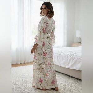 Vintage Valerie Stevens 100% Silk Floral Rob Size Large Long Sleeve Maxi Length